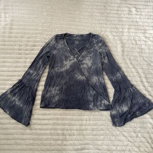 AMERICAN EAGLE Soft Sexy Tie Dye Faux Wrap Blue Bell Sleeve Top Peasant Boho XS